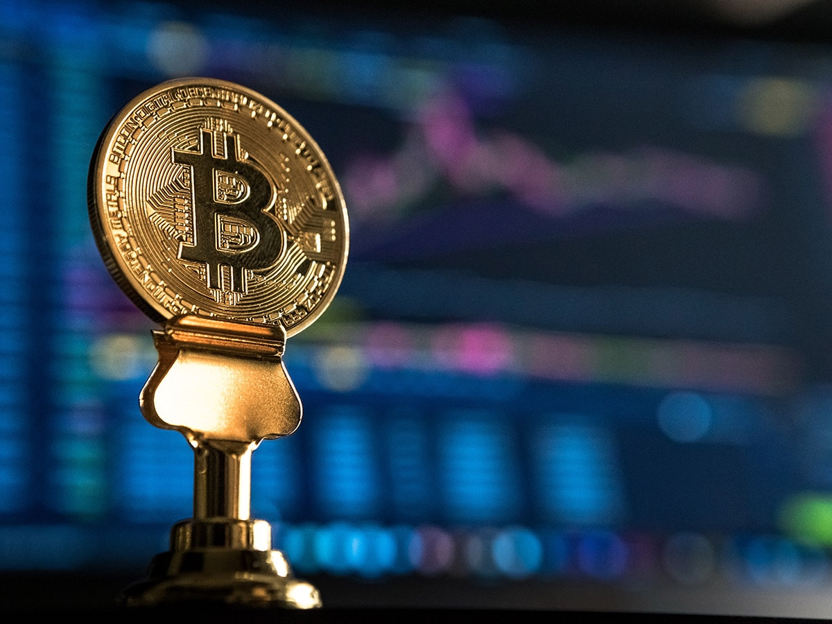 Bitcoin, Ether slip but remain above key price levels while altcoins struggle to find momentum