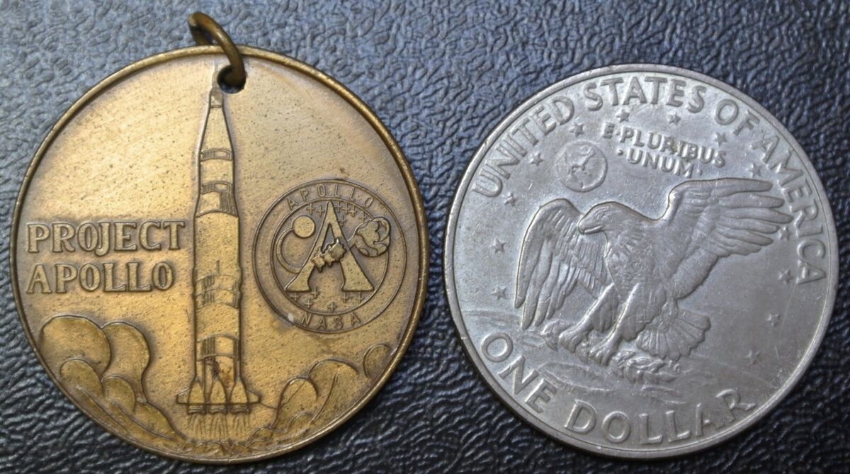 Help identifying Apollo 11 medallion - collectSPACE: Messages