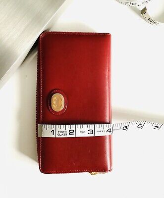 Does a red wallet cause you to spend more money? - My Women Stuff