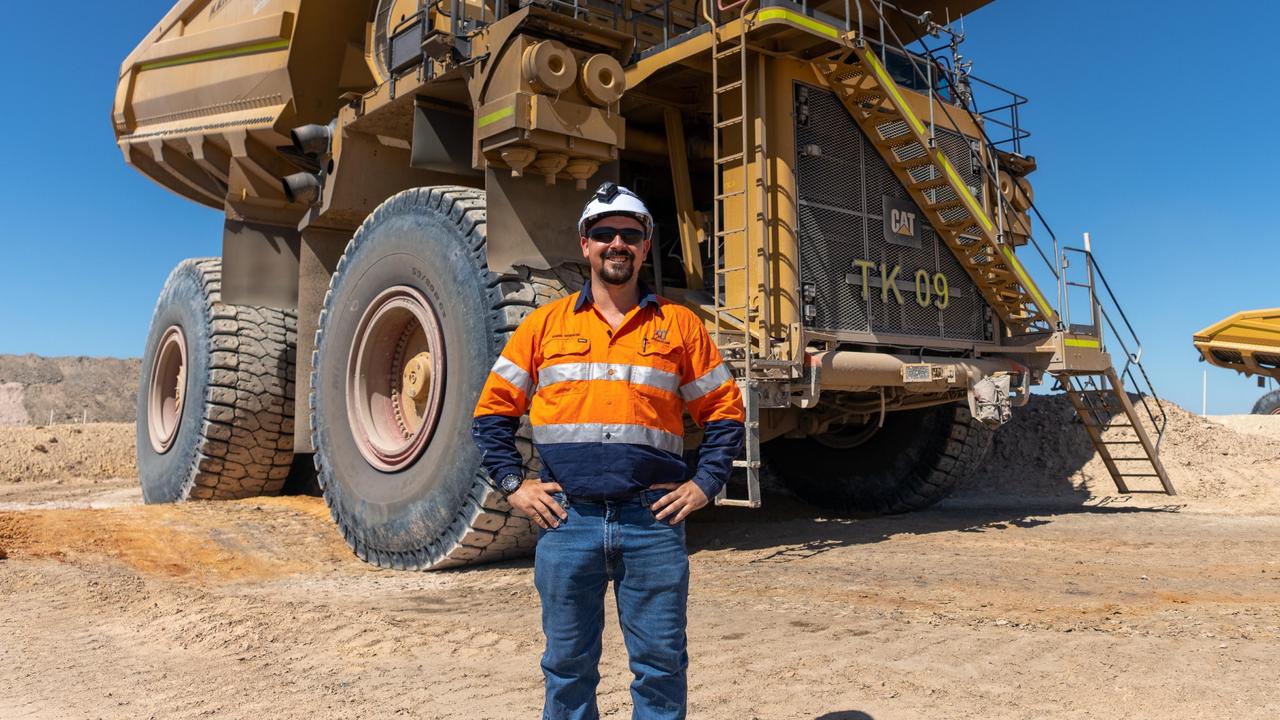 Mining Truck Driver Photos and Premium High Res Pictures - Getty Images