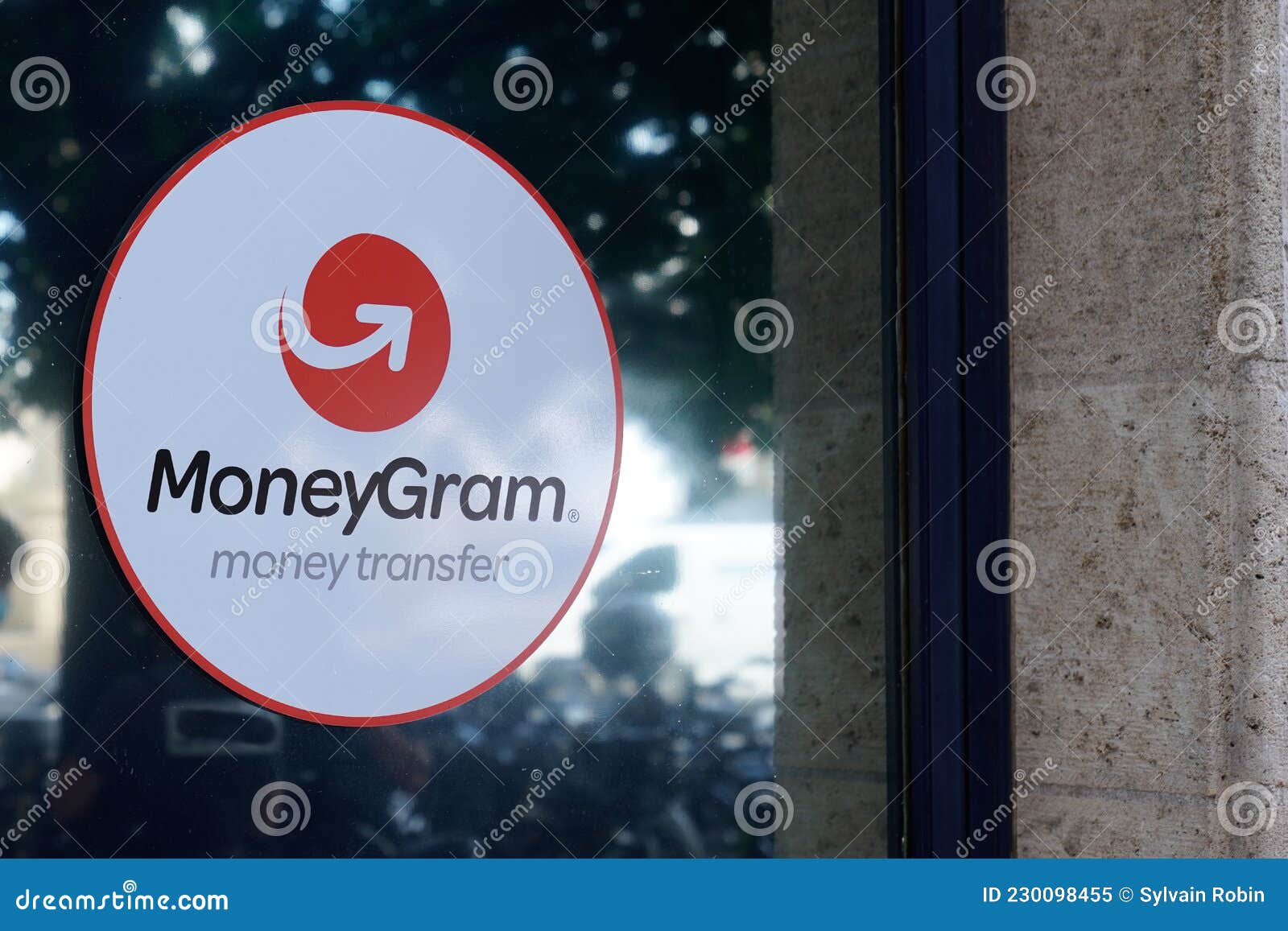 MoneyGram Fees Compared to PayPal and Xoom