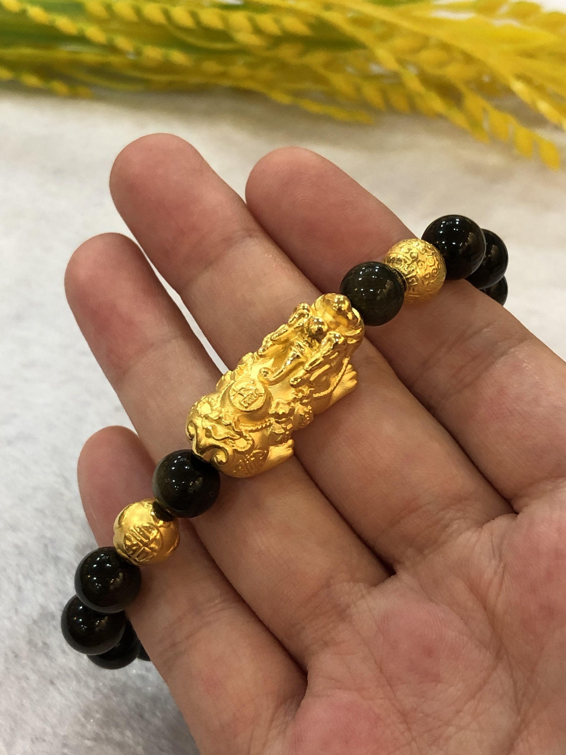 Gold Pixiu with Black Agate Beads Bracelet – MoneyMax Jewellery