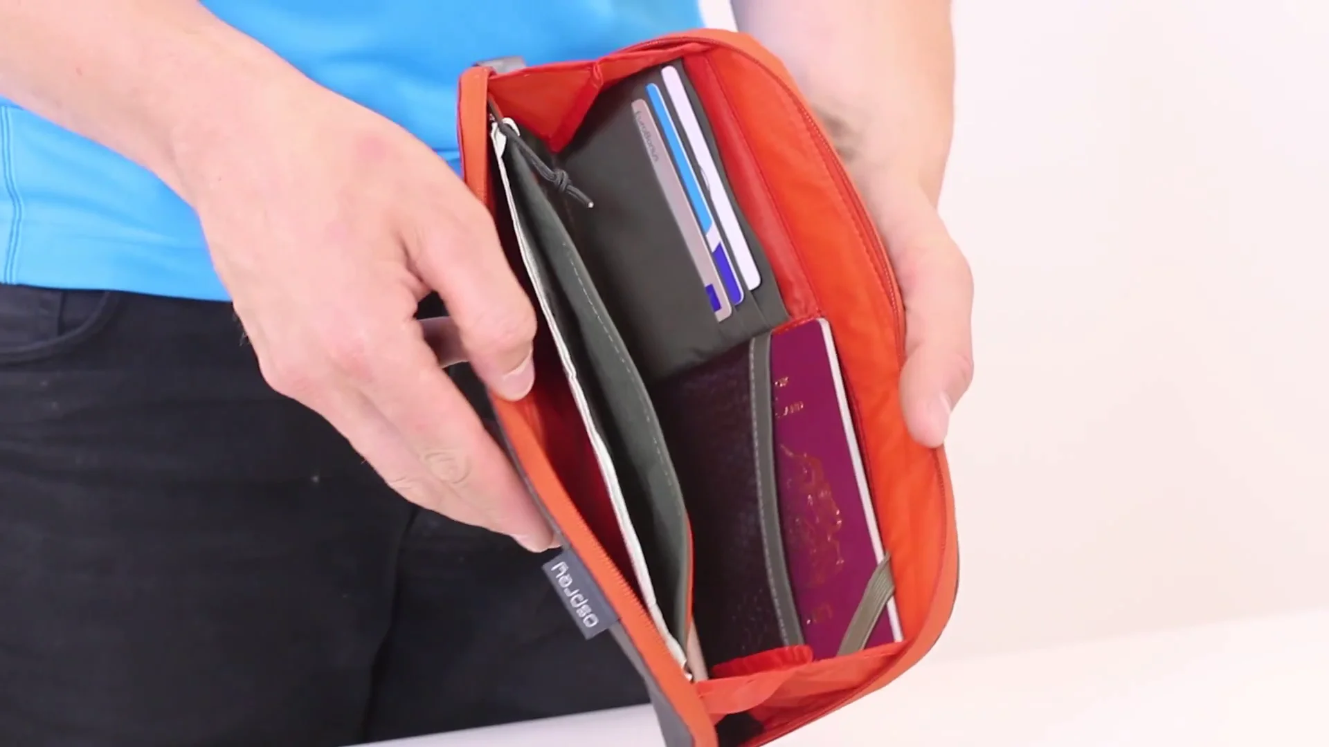 Osprey Document Zip Wallet in Black