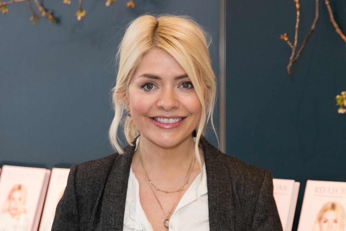 Scams, Spams and Shams Revealed | Holly Willoughby Bitcoin