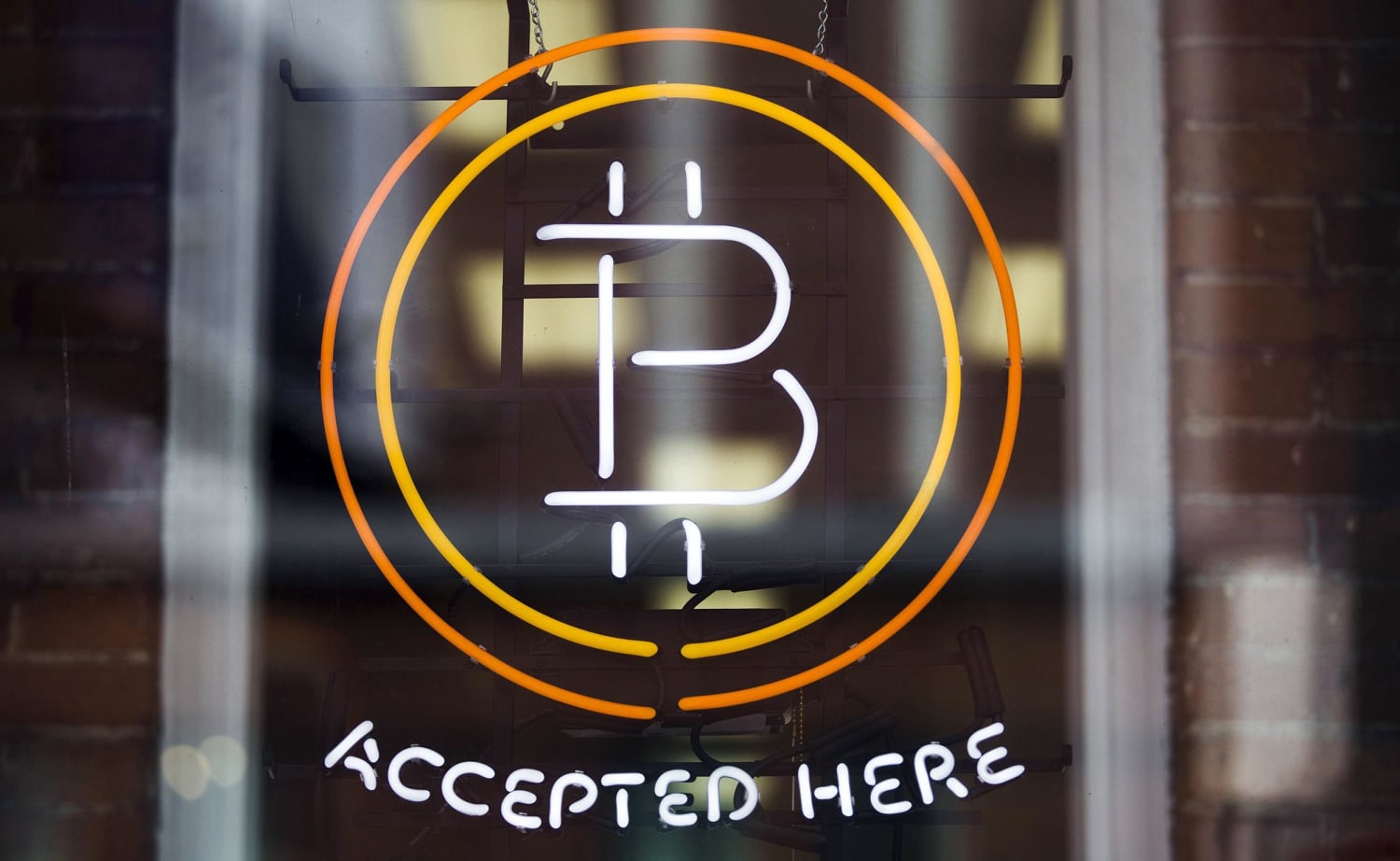 Expedia is now accepting bitcoin for hotel bookings - The Verge