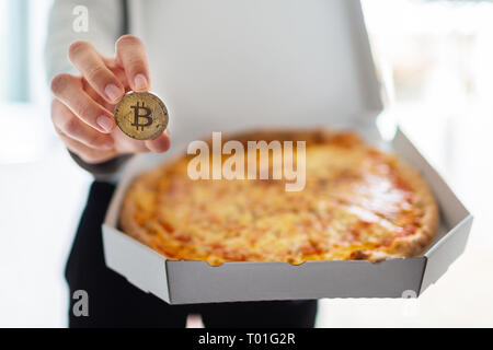 QoD: In , 2 pizzas for 10k Bitcoin ($30). How much today? - Blog