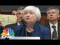 Video: Bitcoin Sign Guy Tells All About Infamous Janet Yellen Photobomb - CoinDesk