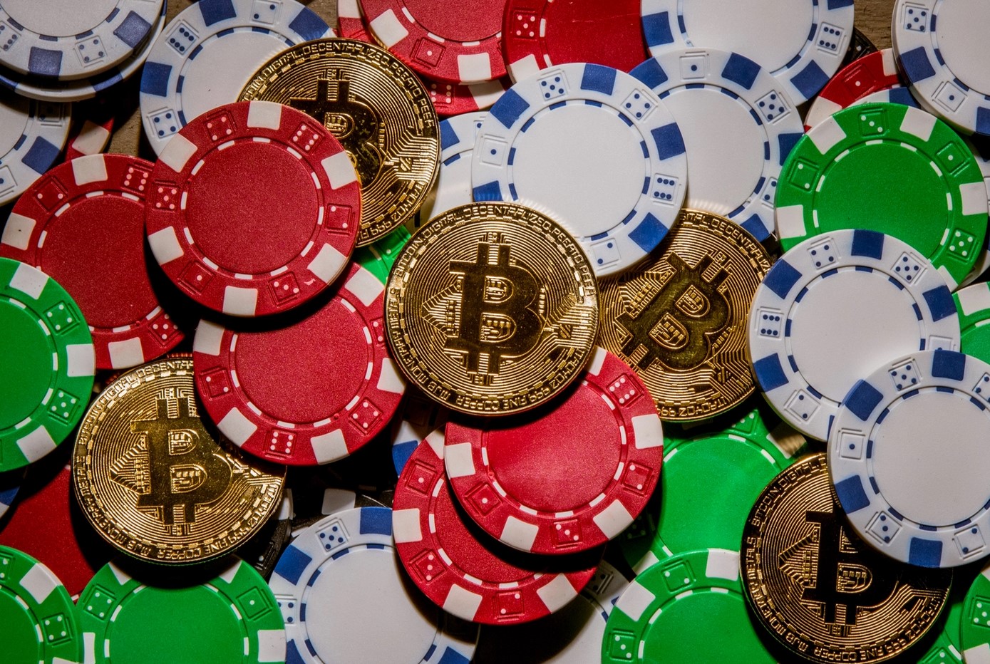 Bitcoins with poker chips | Stack of Bitcoins next to stacks… | Flickr