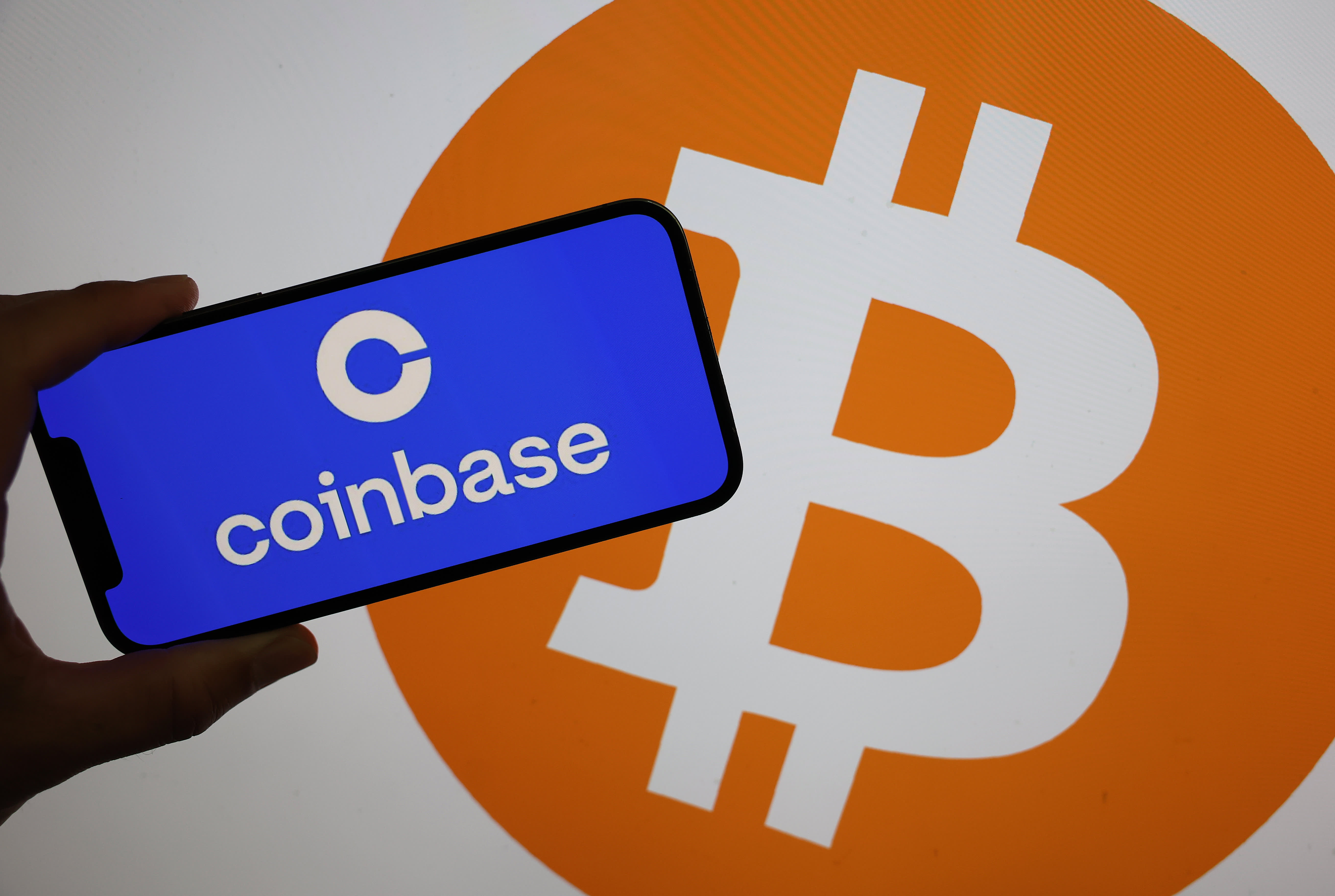 Bitcoin Price (BTC) Tumbles Versus Euro on Coinbase (COIN)