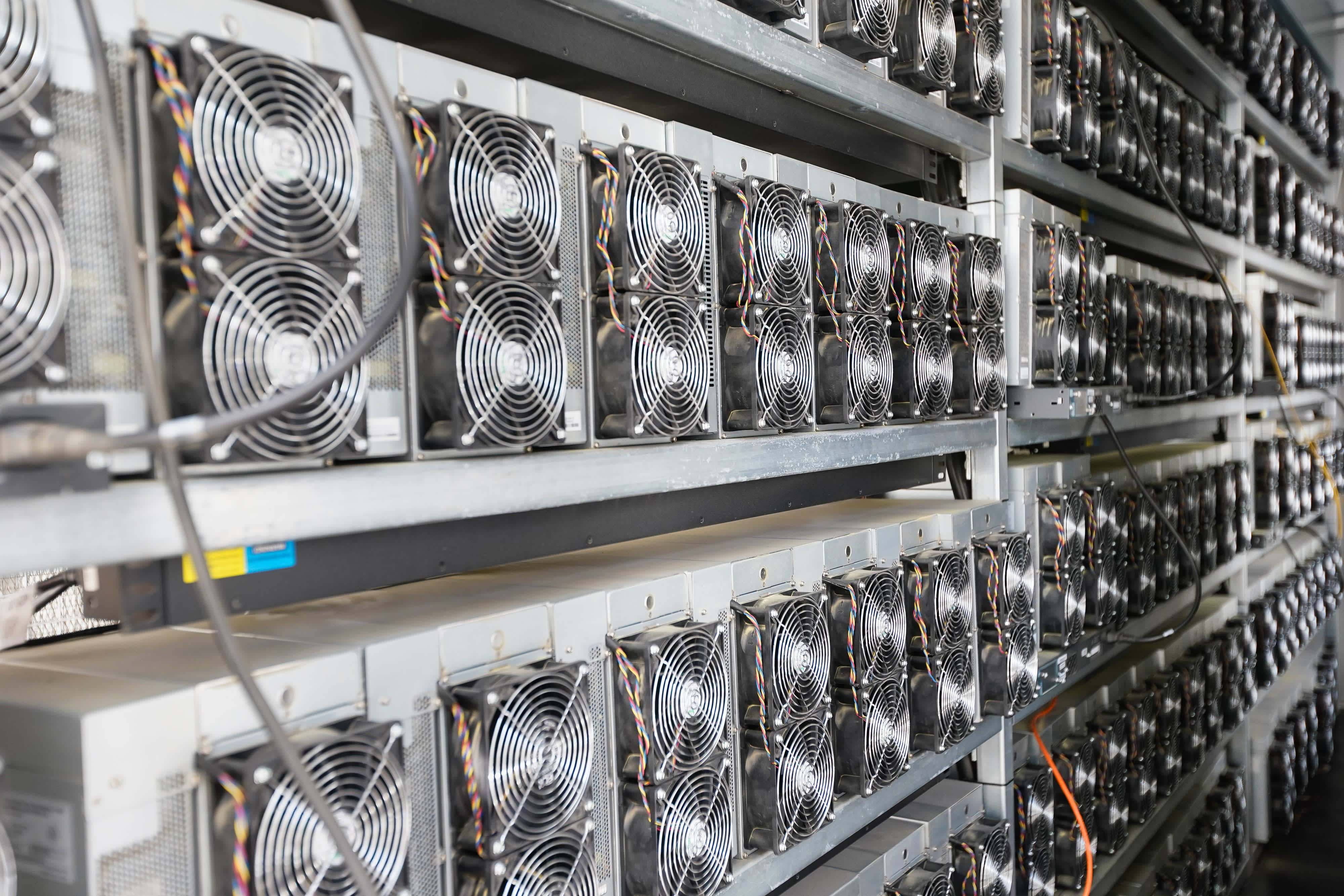 Bitcoin Miners Continue to Sell BTC Ahead of Halving, Blockchain Data Show