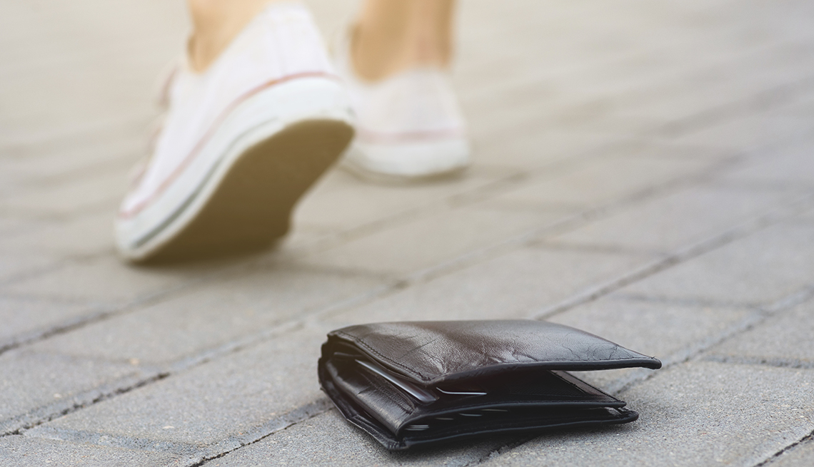 7 things you should do ASAP if your wallet is lost or stolen | Reader's Digest Australia