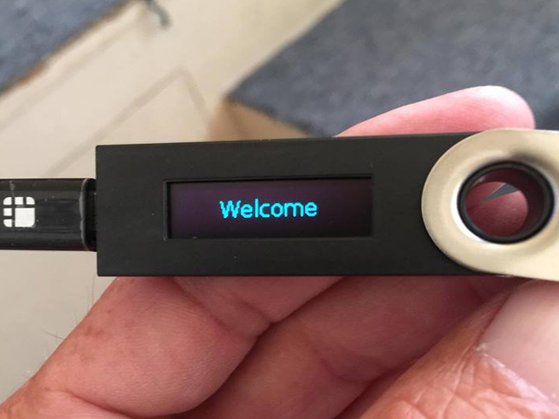 Ledger Nano S Wallet против Trezor Wallet - какой кошелек лучше в ?